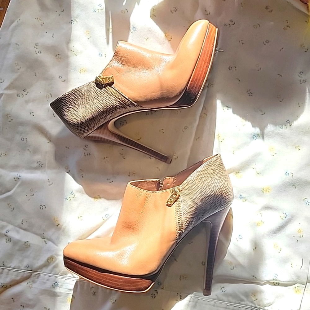Micheal Kors boots